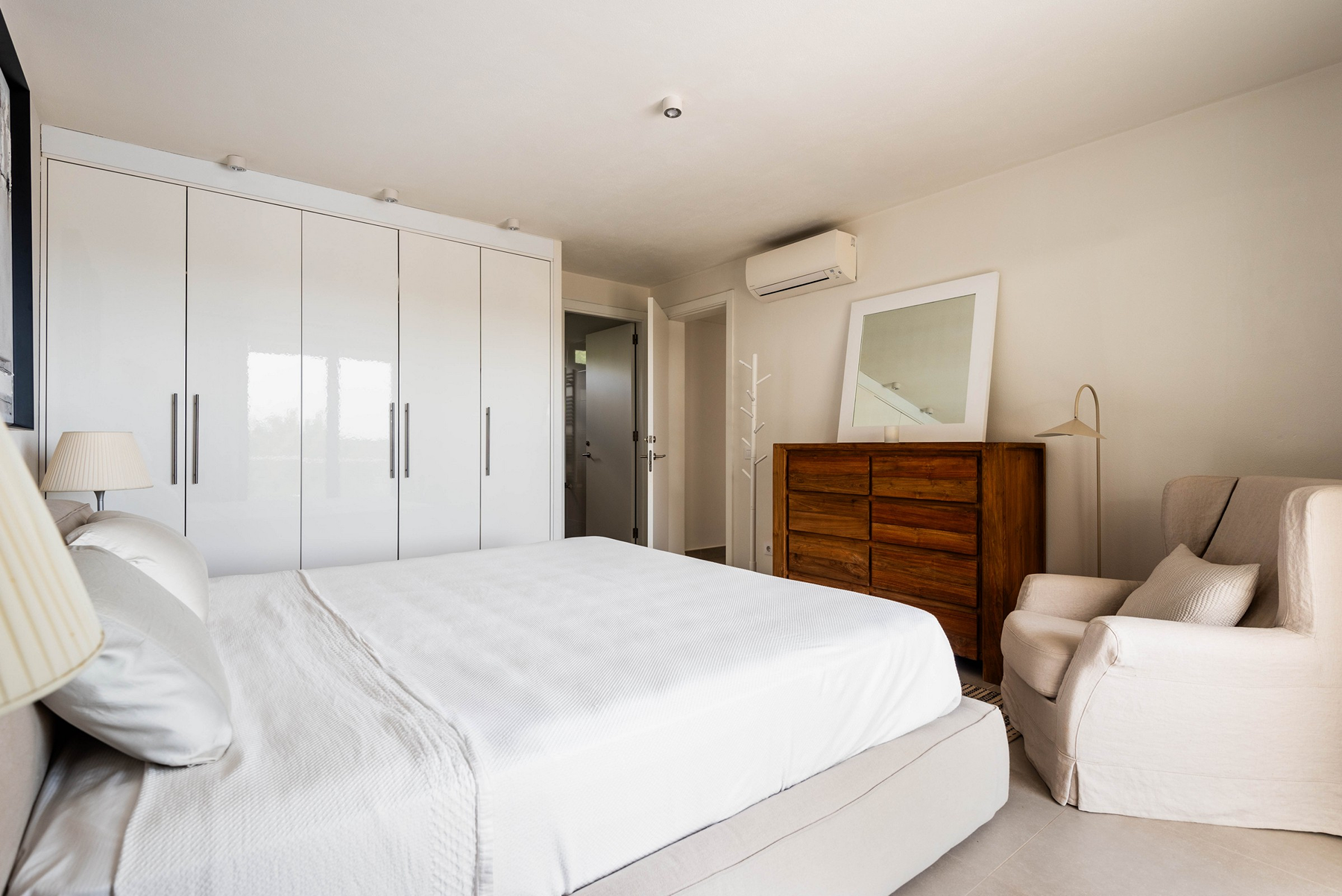  Exclusive modern villa with unique views of the port of Addaia, Menorca - 物件實景