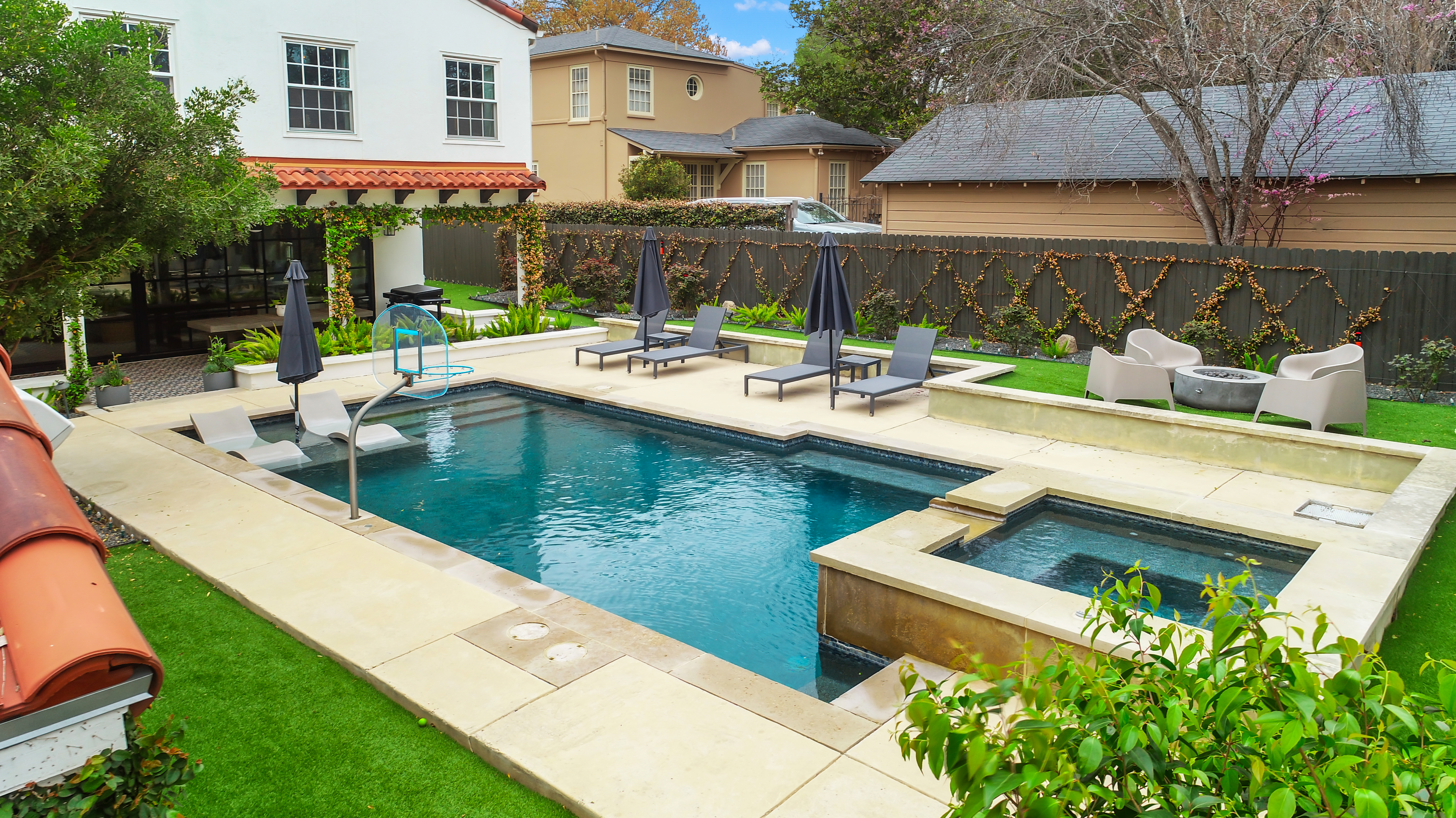  Designer Renovation + Pool Retreat in Terrell Hills - 物件實景