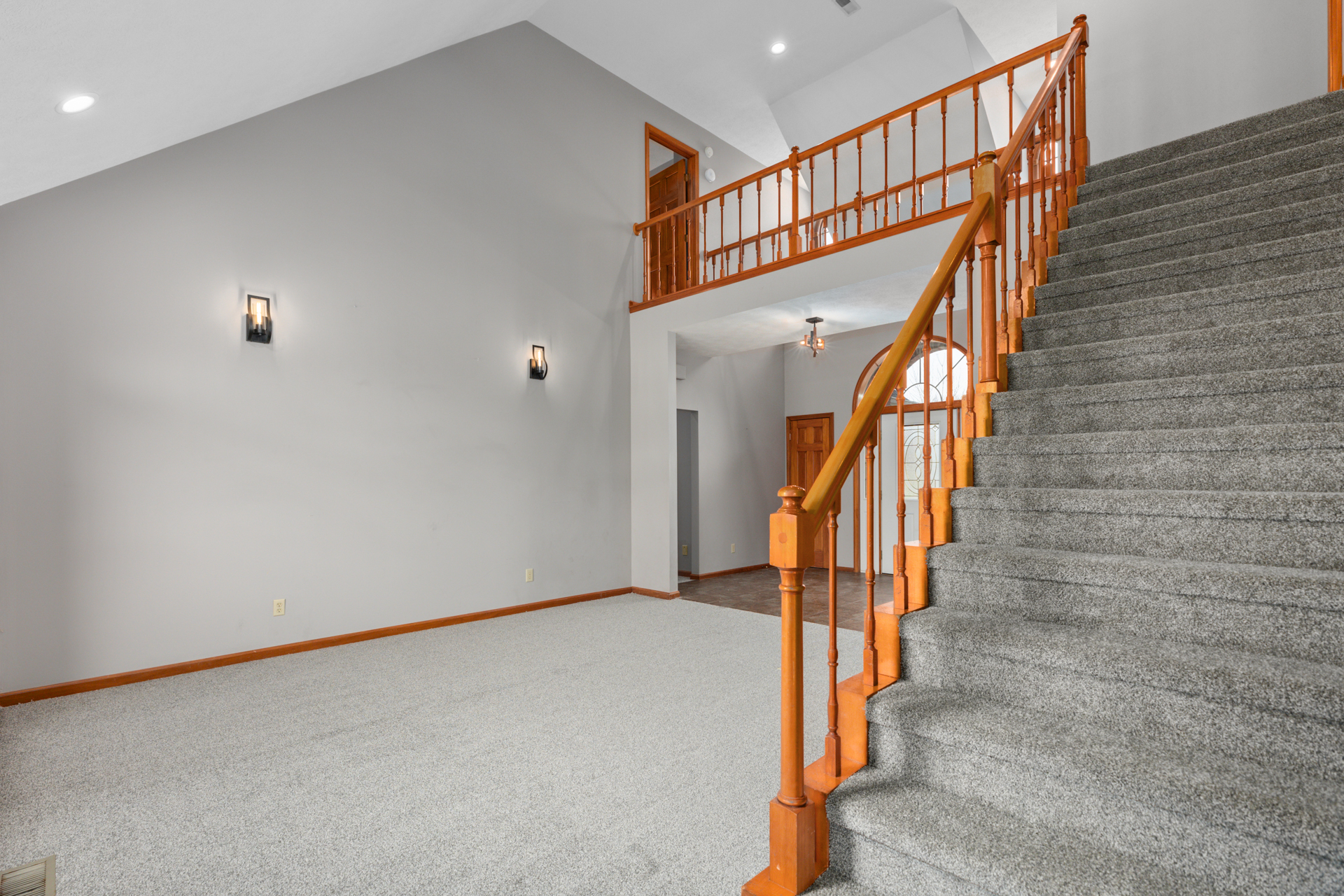 Litchfield, Illinois, 62056, United States, 5 Bedrooms Bedrooms, ,4 BathroomsBathrooms,Residential,For Sale,1986083