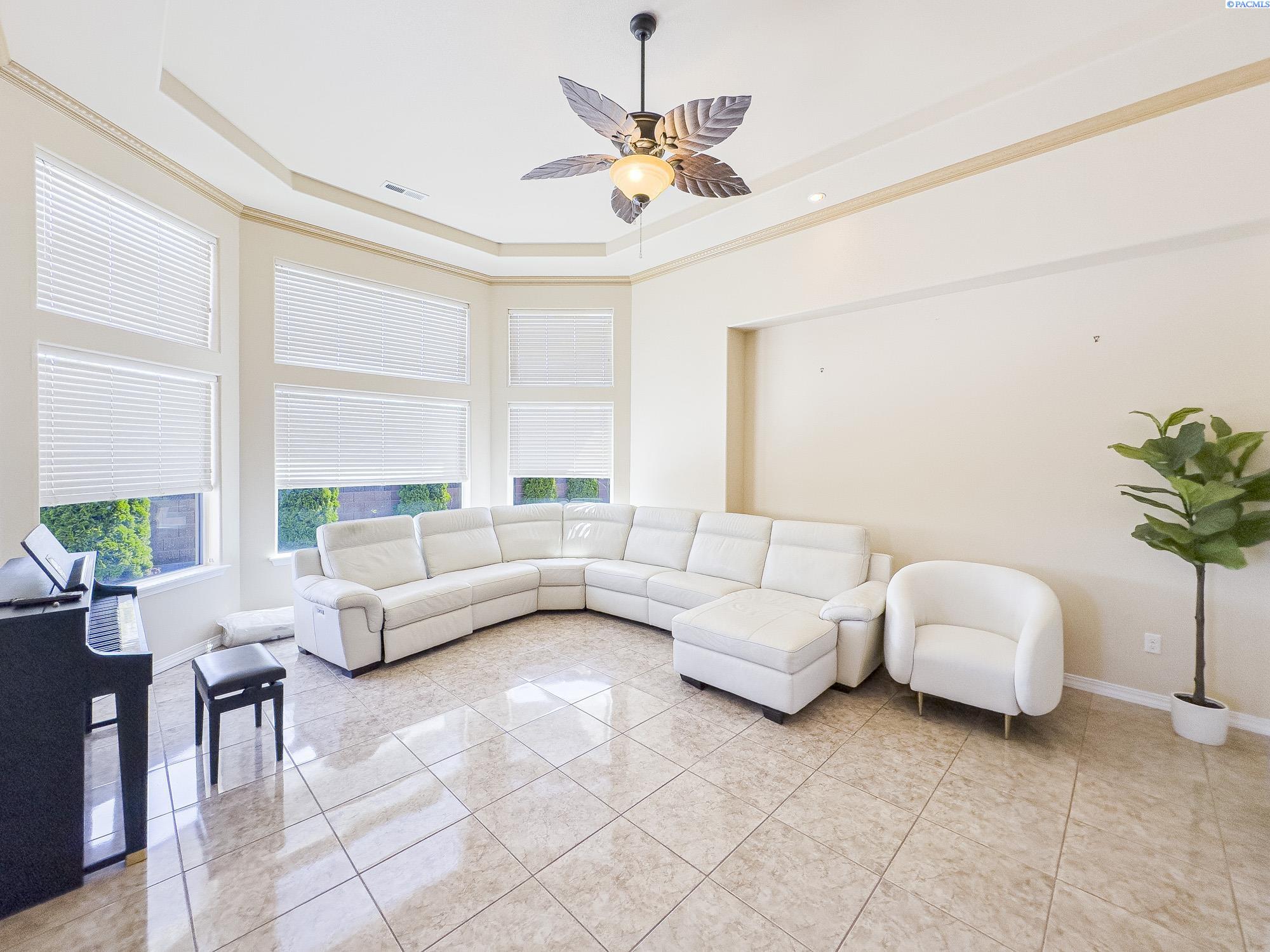 Pasco, Washington, 99301, United States, 4 Bedrooms Bedrooms, ,2 BathroomsBathrooms,Residential,For Sale,1826907