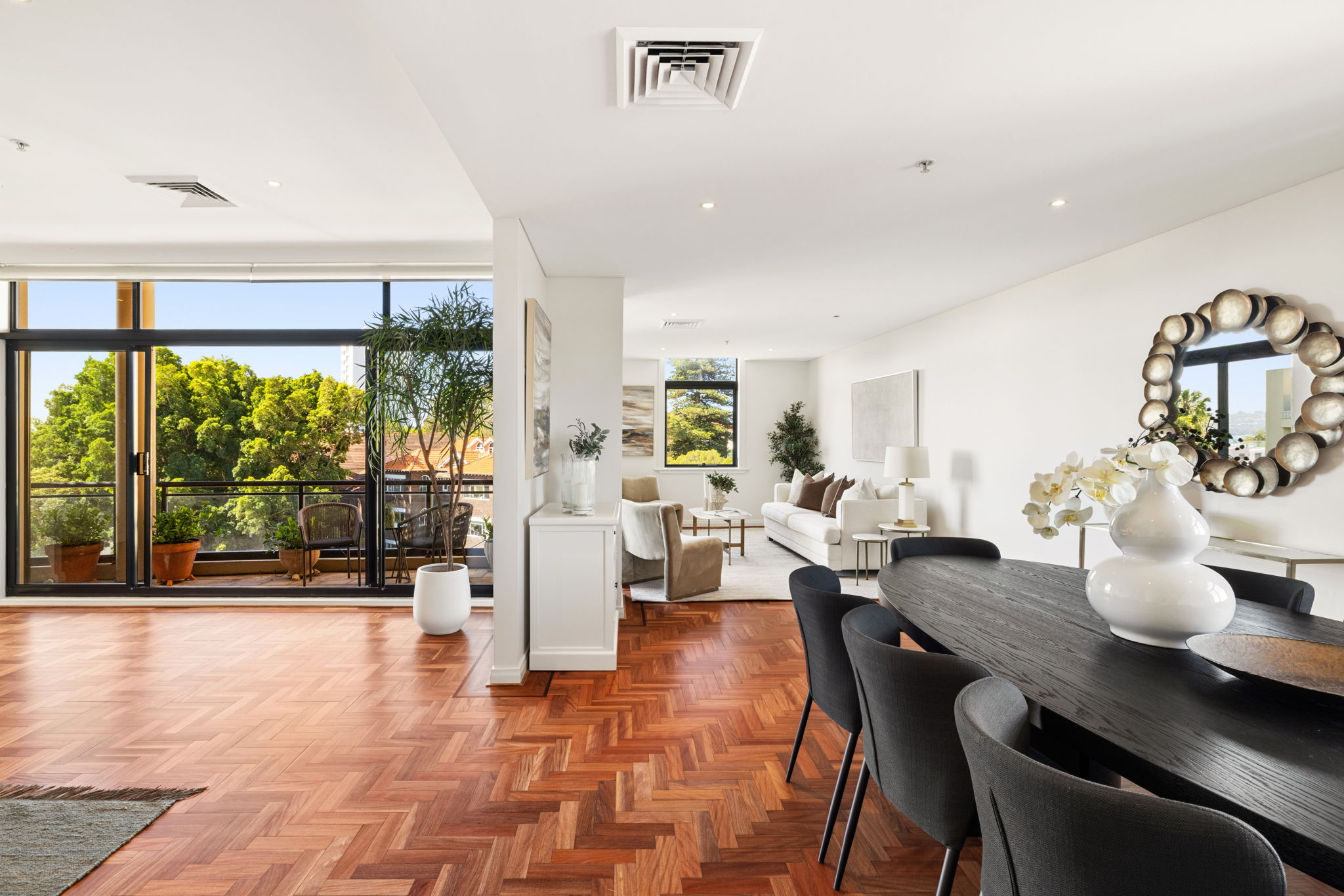  805/2 Darling Point Road, Darling Point - 物件實景