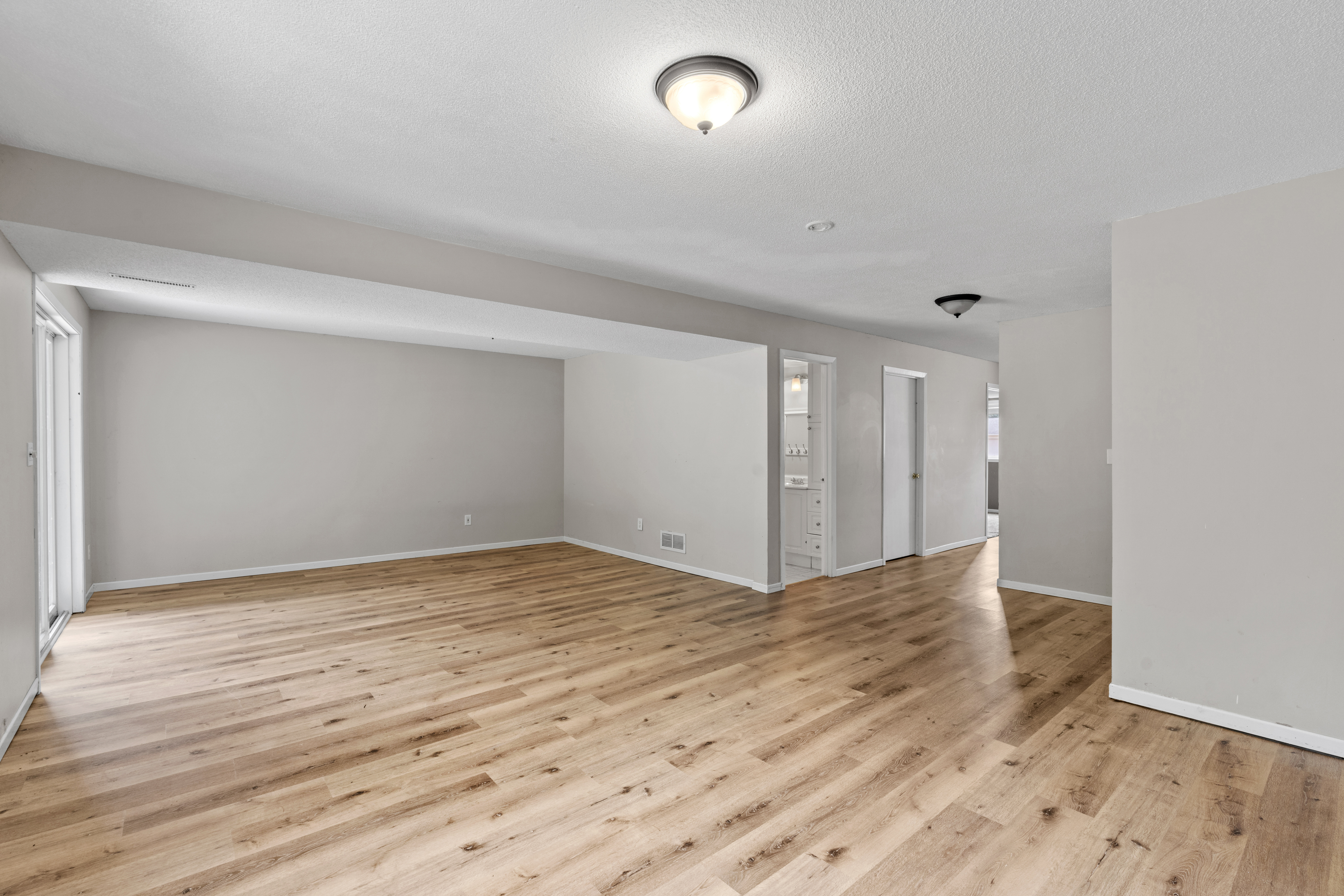  Thoughtfully Maintained Living with Modern Style and Ease - 物件實景
