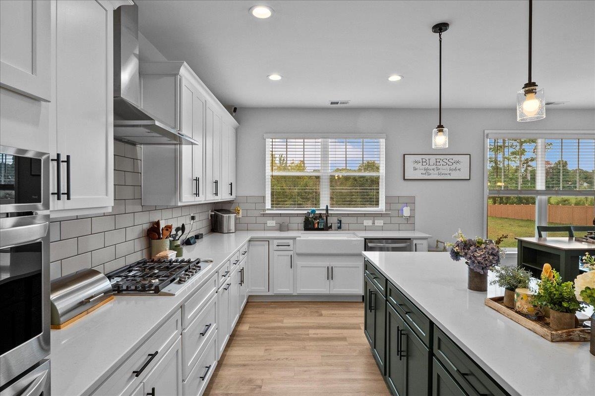 Campobello, South Carolina, 29322, United States, 5 Bedrooms Bedrooms, ,4 BathroomsBathrooms,Residential,For Sale,1978030