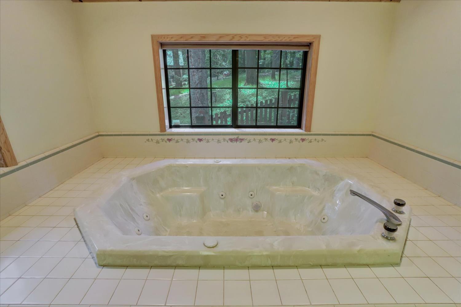 Nevada City, California, 95959, United States, 3 Bedrooms Bedrooms, ,4 BathroomsBathrooms,Residential,For Sale,1977718