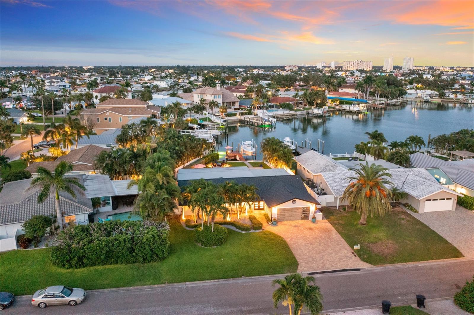 St. Petersburg, Florida, 33707, United States, 3 Bedrooms Bedrooms, ,2 BathroomsBathrooms,Residential,For Sale,1978831