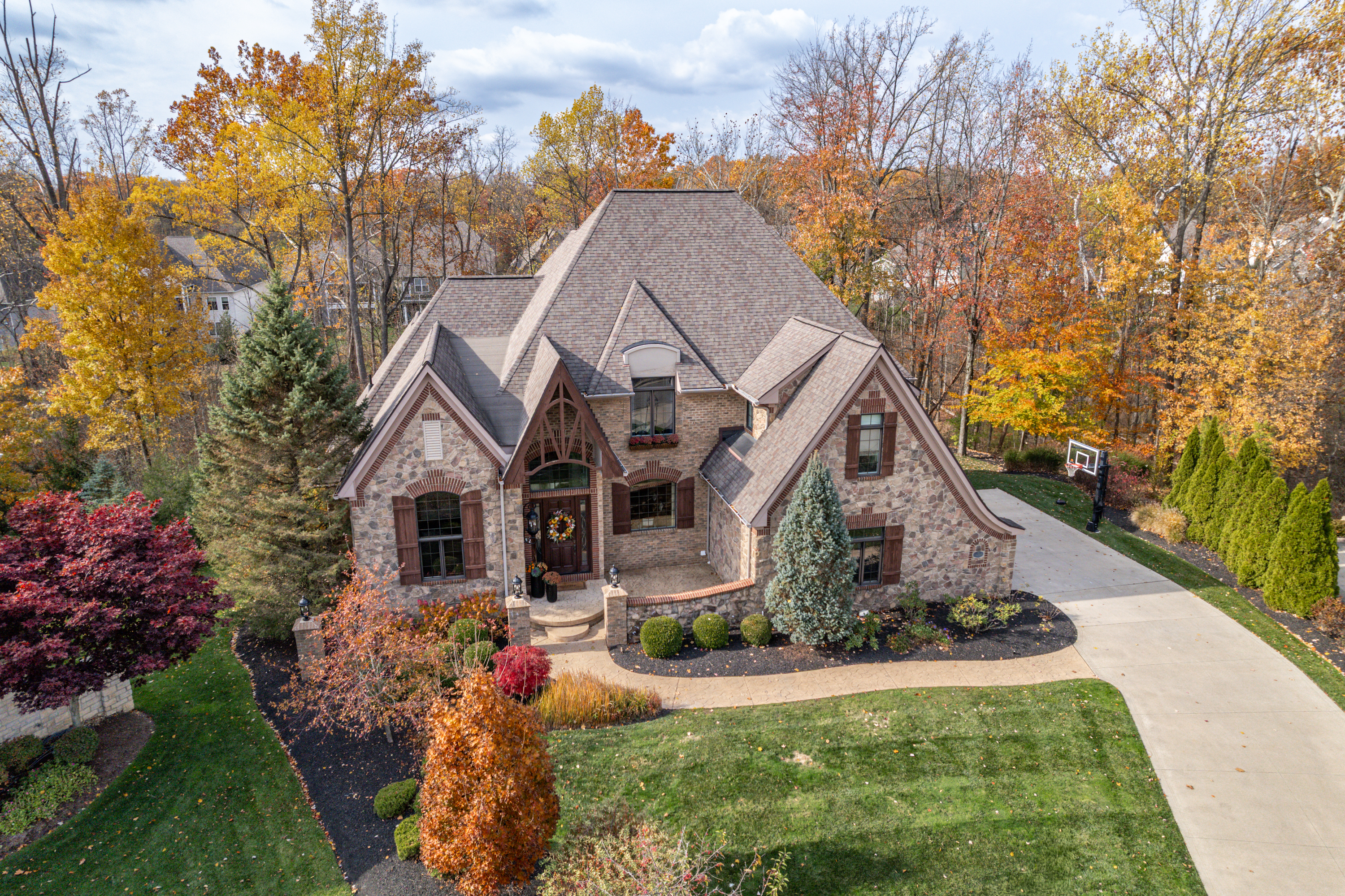 Strongsville, Ohio, 44136, United States, 4 Bedrooms Bedrooms, ,5 BathroomsBathrooms,Residential,For Sale,1988624