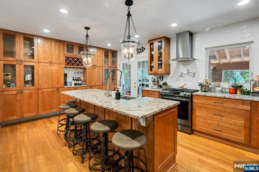 West Orange, New Jersey, 07052, United States, 6 Bedrooms Bedrooms, ,4 BathroomsBathrooms,Residential,For Sale,1826620