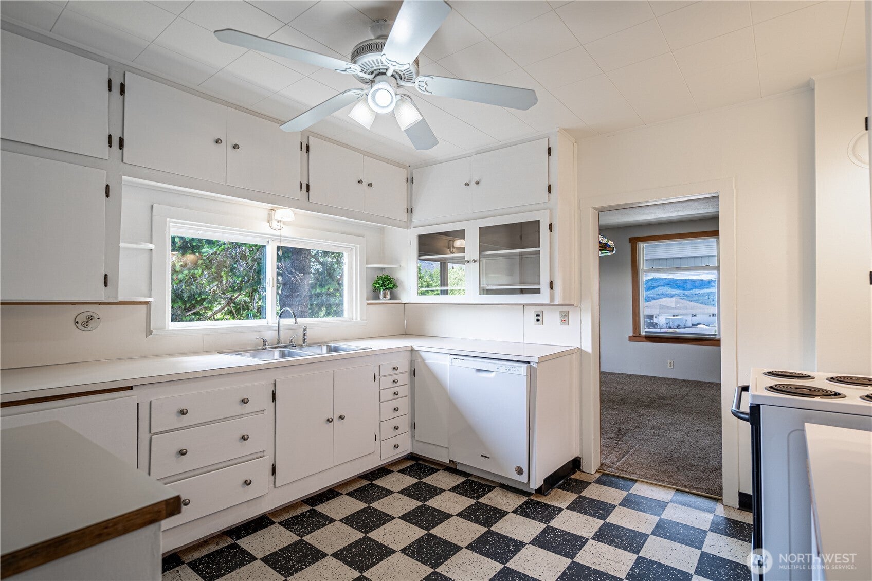 Manson, Washington, 98831, United States, 4 Bedrooms Bedrooms, ,1 BathroomBathrooms,Residential,For Sale,1821067