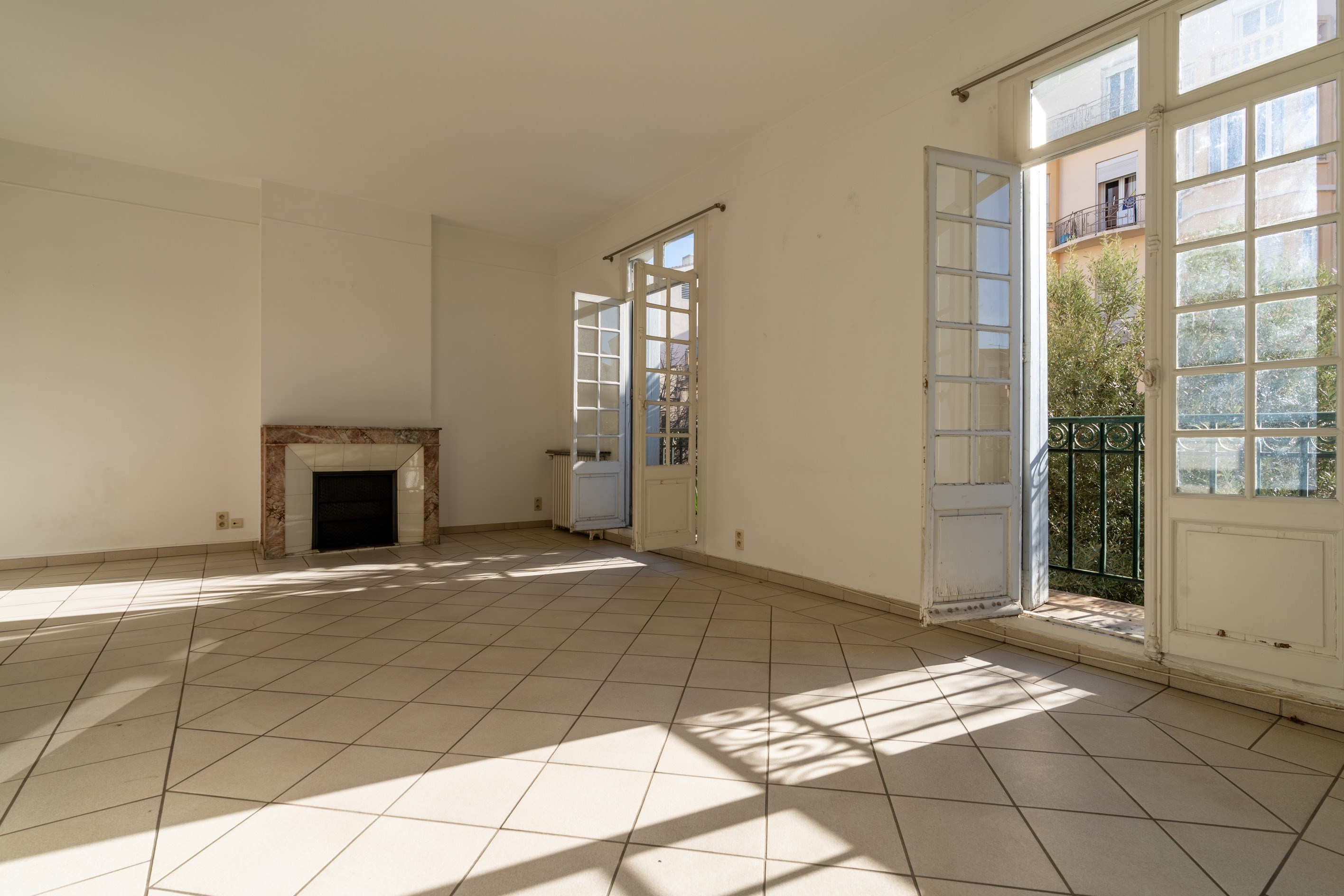  Character Townhouse with Parquet Floors, Terrace and Parking – Central Perpignan - 物件實景
