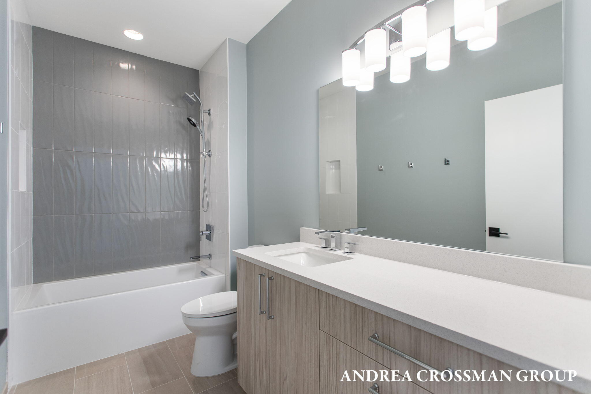 South Haven, Michigan, 49090, United States, 3 Bedrooms Bedrooms, ,3 BathroomsBathrooms,Residential,For Sale,1987512