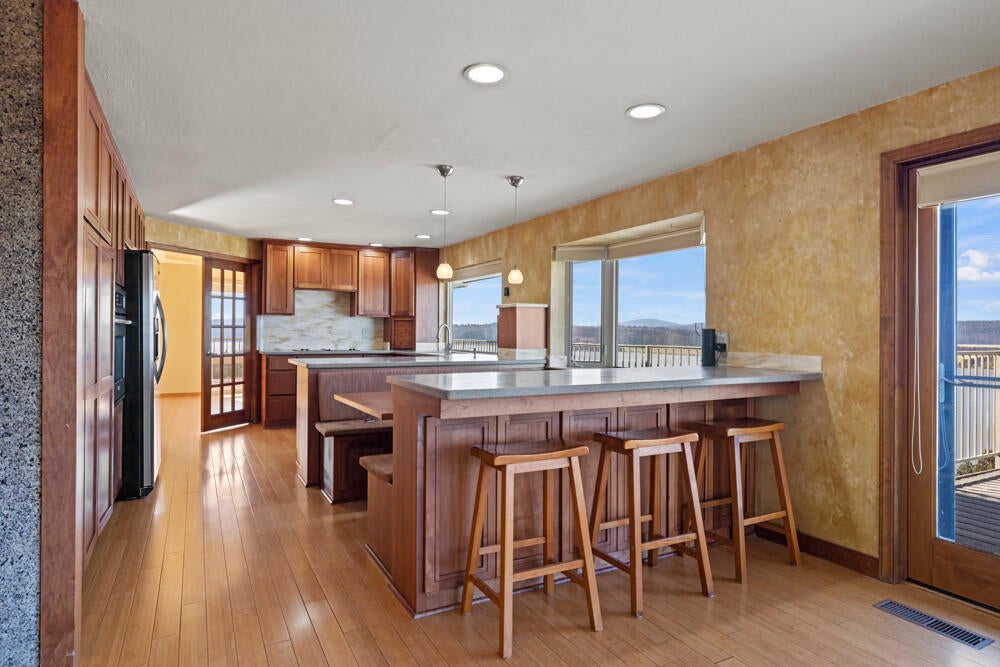 Klamath Falls, Oregon, 97601, United States, 4 Bedrooms Bedrooms, ,4 BathroomsBathrooms,Residential,For Sale,1804036