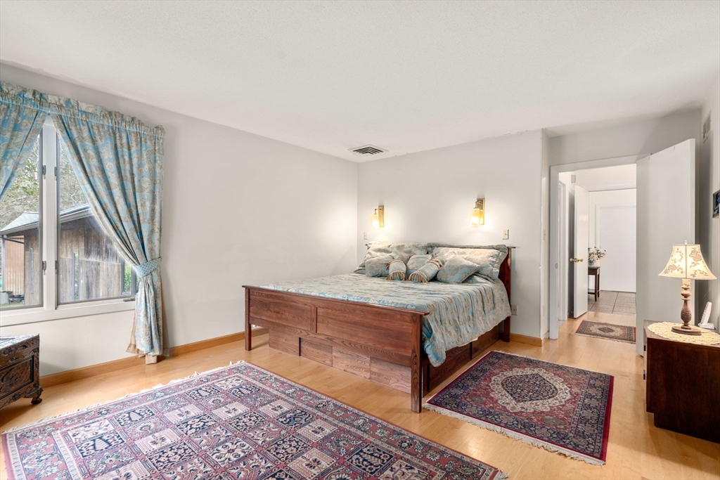 Dartmouth, Massachusetts, 02748, United States, 4 Bedrooms Bedrooms, ,5 BathroomsBathrooms,Residential,For Sale,1804172