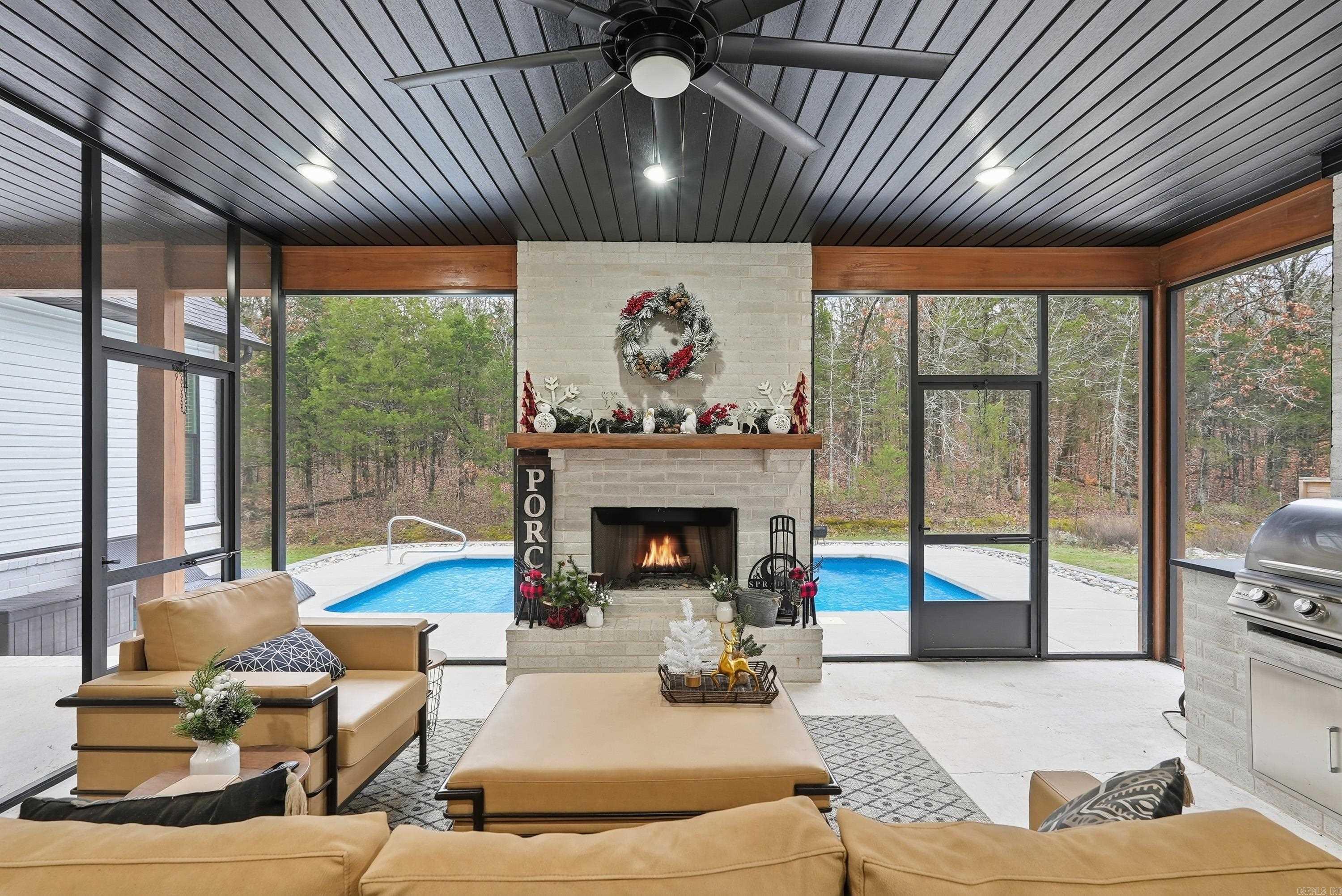 Morrilton, Arkansas, 72110, United States, 3 Bedrooms Bedrooms, ,4 BathroomsBathrooms,Residential,For Sale,2003394