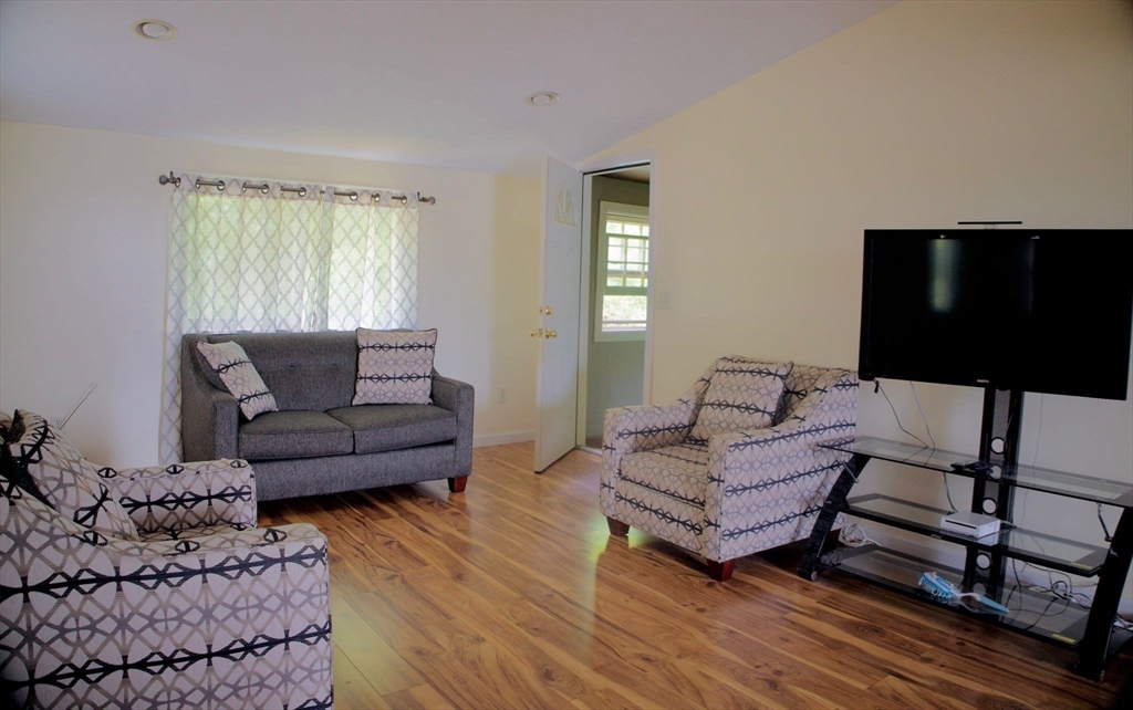 Methuen, Massachusetts, 01844, United States, 3 Bedrooms Bedrooms, ,1 BathroomBathrooms,Residential,For Sale,1937431