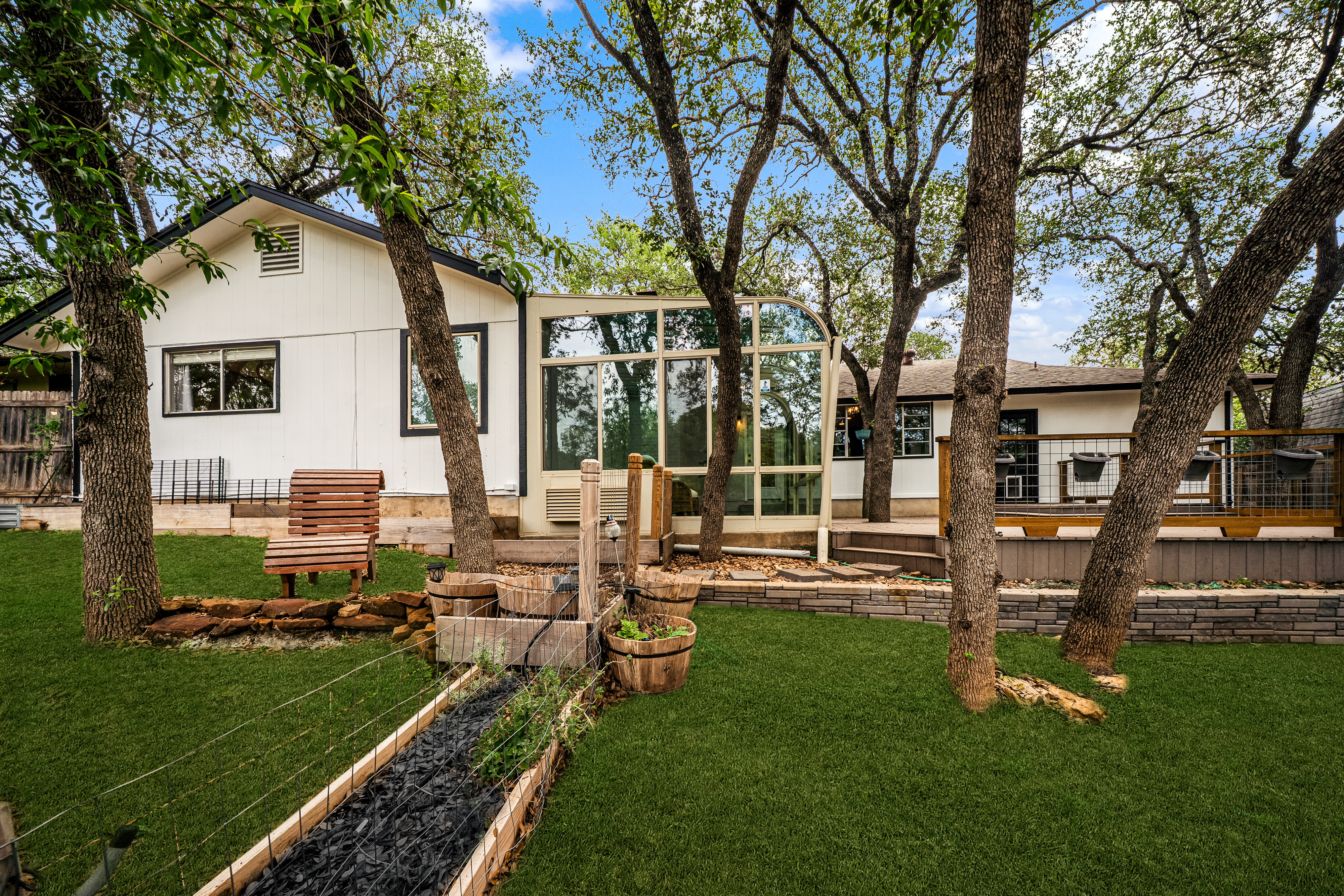  Updated Ranch with Greenbelt Privacy - 物件實景