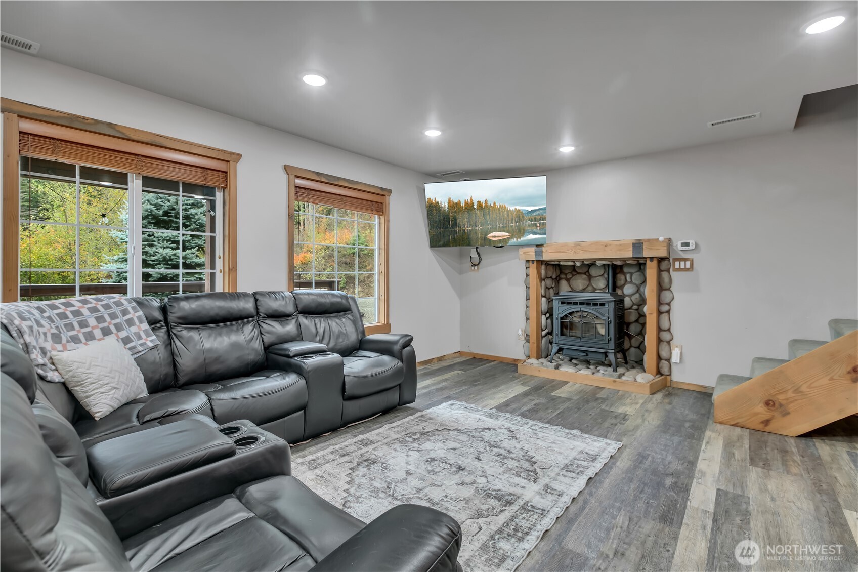 Ravensdale, Washington, 98051, United States, 3 Bedrooms Bedrooms, ,1 BathroomBathrooms,Residential,For Sale,2000526