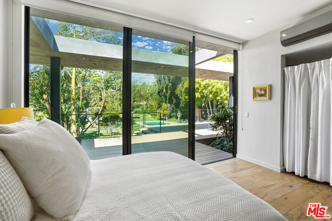 Malibu, California, 90265, United States, 4 Bedrooms Bedrooms, ,3 BathroomsBathrooms,Residential,For Sale,1917899