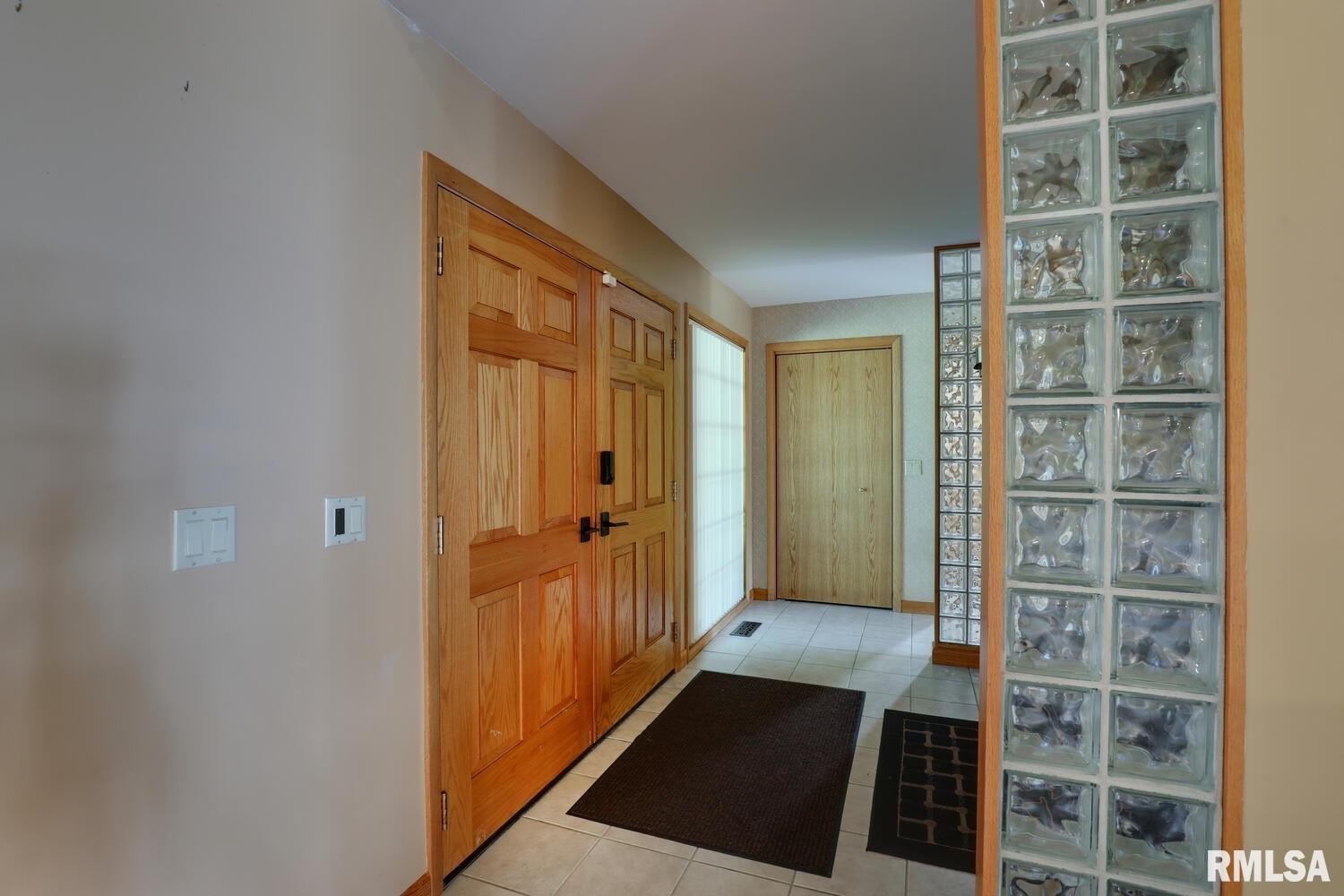 Macomb, Illinois, 61455, United States, 6 Bedrooms Bedrooms, ,5 BathroomsBathrooms,Residential,For Sale,1982236