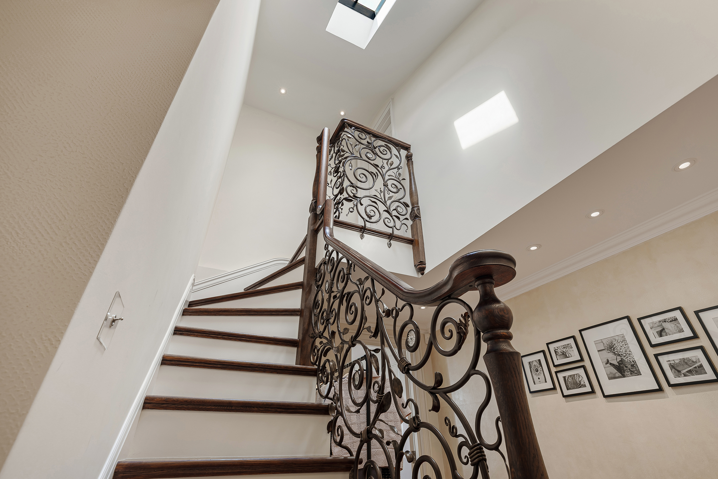  A Grand Triplex Apartment Overlooking Regent