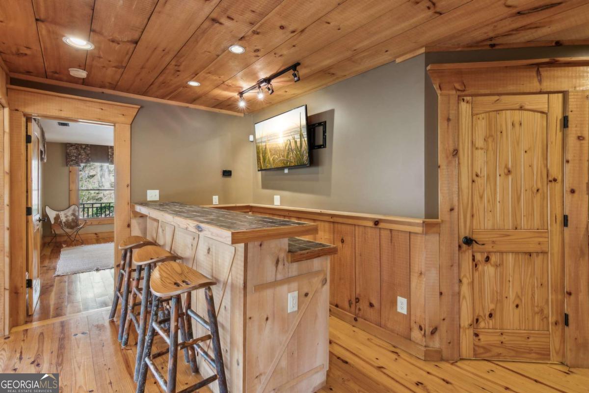 Ellijay, Georgia, 30536, United States, 5 Bedrooms Bedrooms, ,4 BathroomsBathrooms,Residential,For Sale,1880037