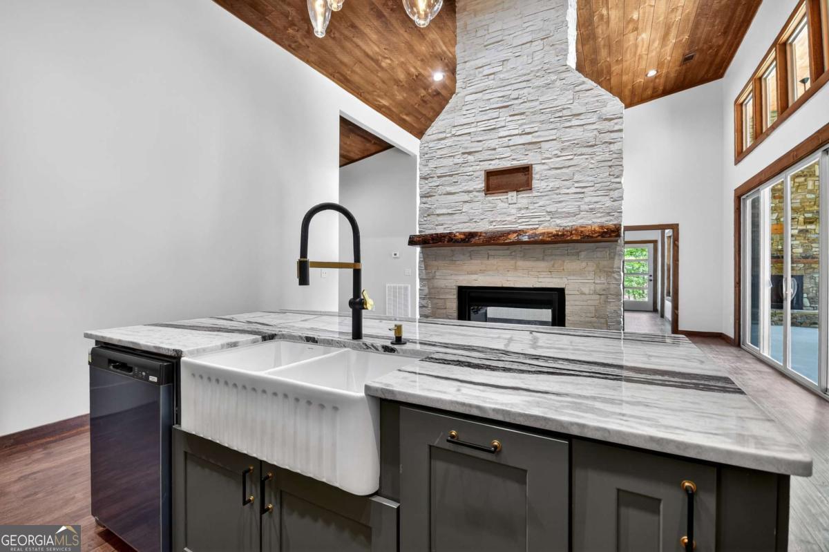 Mineral Bluff, Georgia, 30559, United States, 3 Bedrooms Bedrooms, ,3 BathroomsBathrooms,Residential,For Sale,1877867