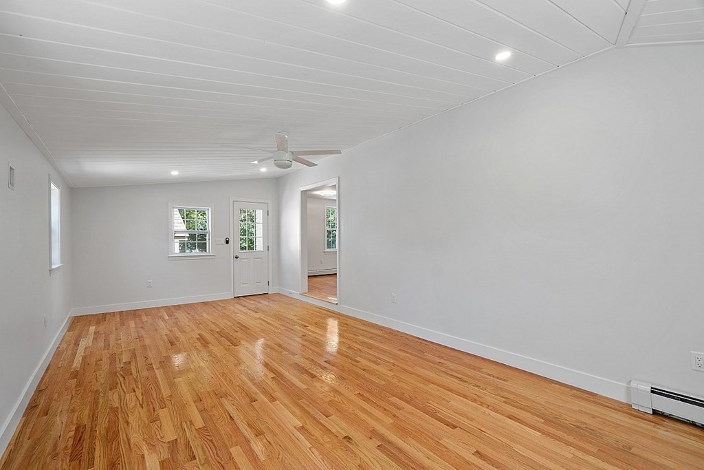 Exeter, New Hampshire, 03833, United States, 4 Bedrooms Bedrooms, ,3 BathroomsBathrooms,Residential,For Sale,1927852
