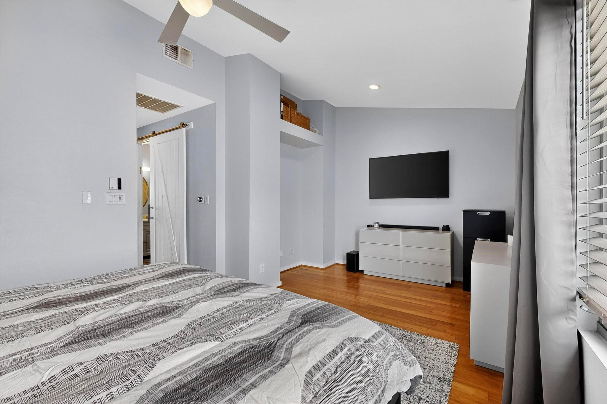 Dallas, Texas, 75204, United States, 3 Bedrooms Bedrooms, ,3 BathroomsBathrooms,Residential,For Sale,1977782