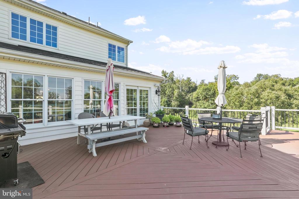 Waterford, Virginia, 20197, United States, 4 Bedrooms Bedrooms, ,5 BathroomsBathrooms,Residential,For Sale,1941290