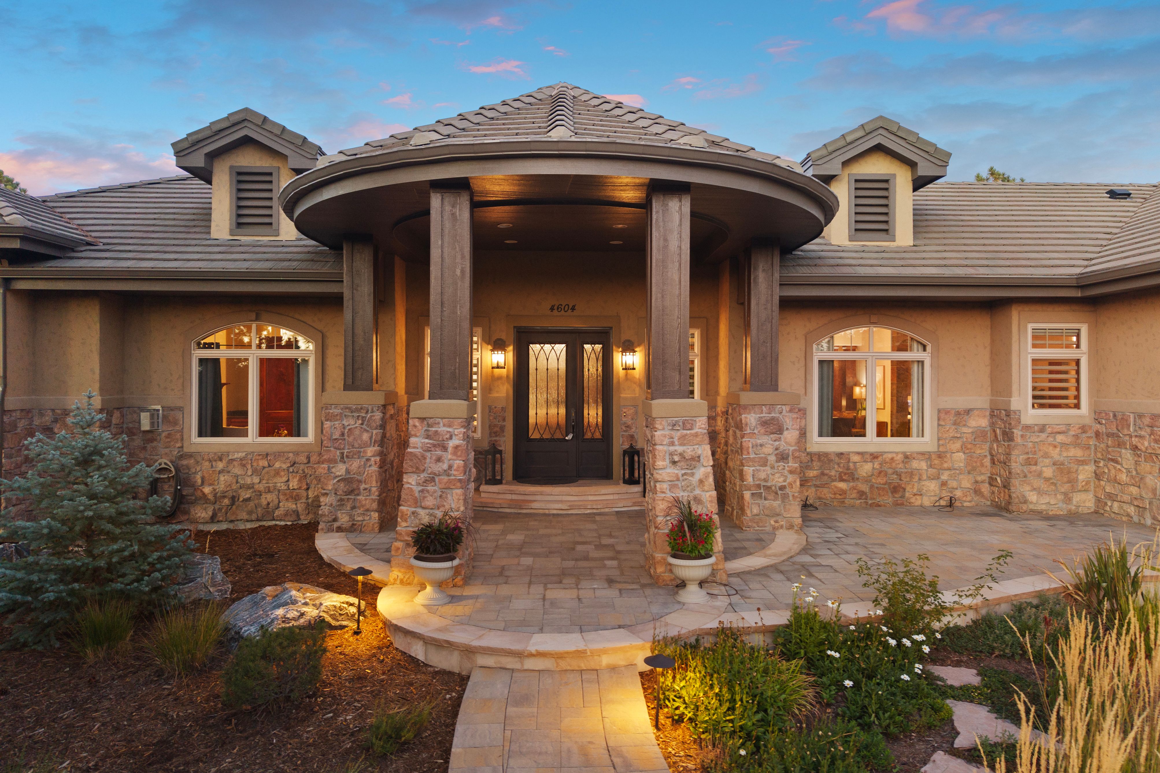  Spectacular custom ranch with a walk-out finished basement - 物件實景