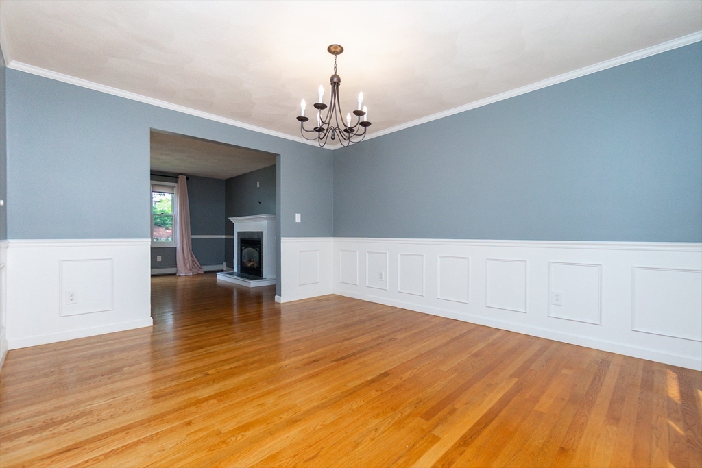 Saugus, Massachusetts, 01906, United States, 4 Bedrooms Bedrooms, ,4 BathroomsBathrooms,Residential,For Sale,2048713