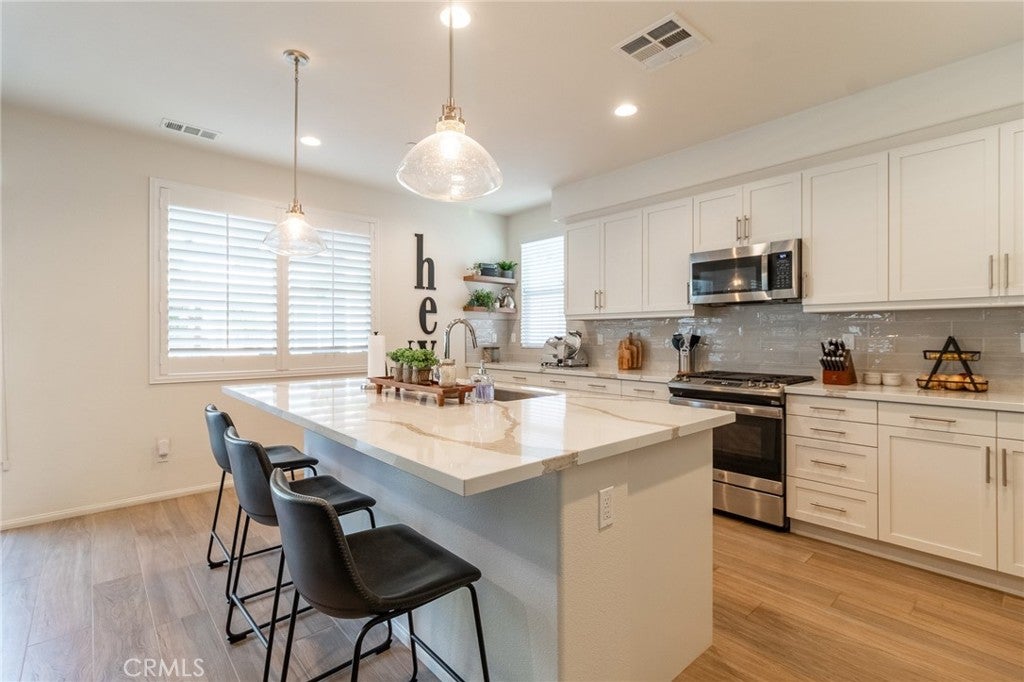 Redlands, California, 92374, United States, 5 Bedrooms Bedrooms, ,4 BathroomsBathrooms,Residential,For Sale,1974798