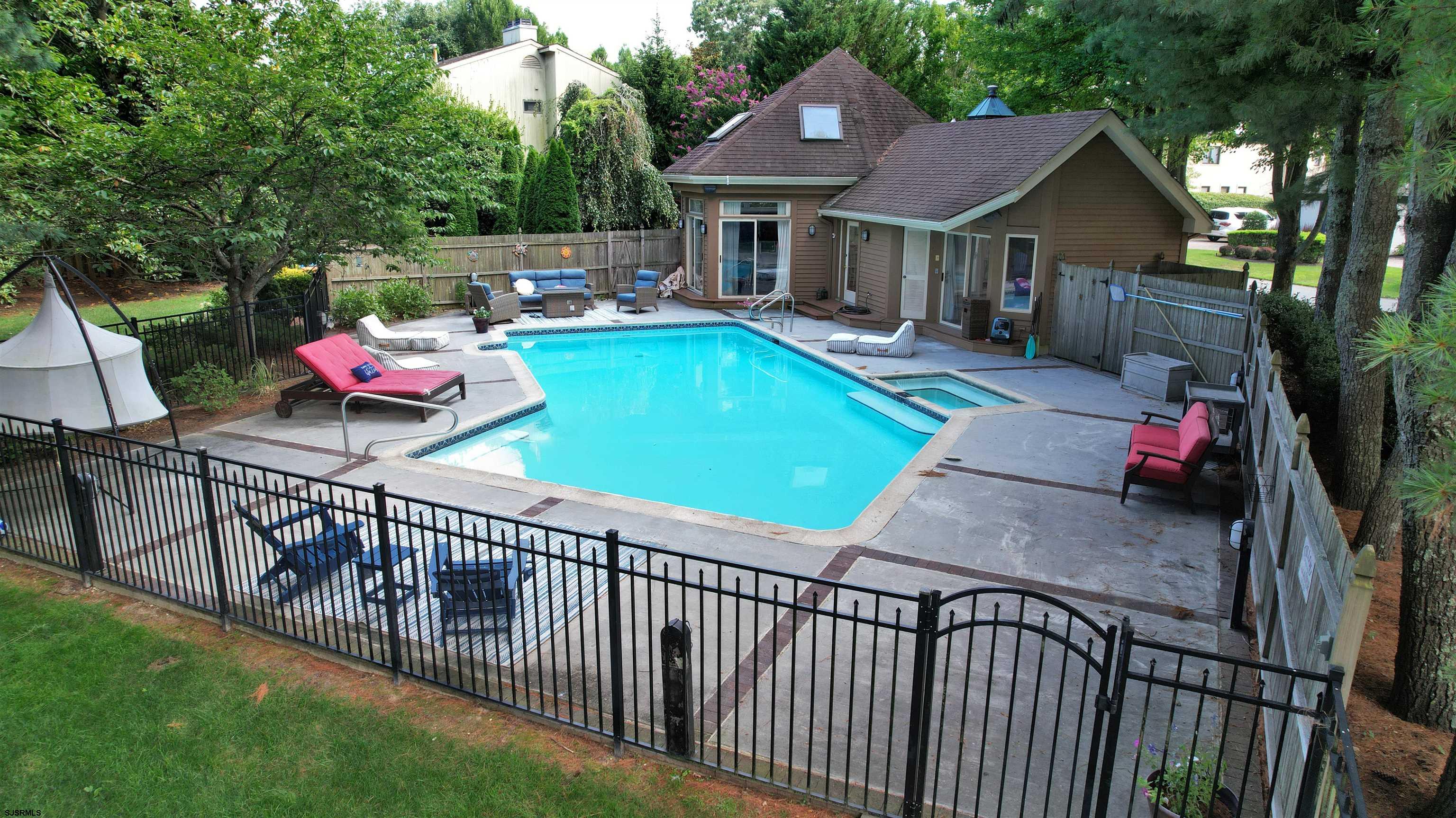 Linwood, New Jersey, 08221, United States, 6 Bedrooms Bedrooms, ,5 BathroomsBathrooms,Residential,For Sale,1975811