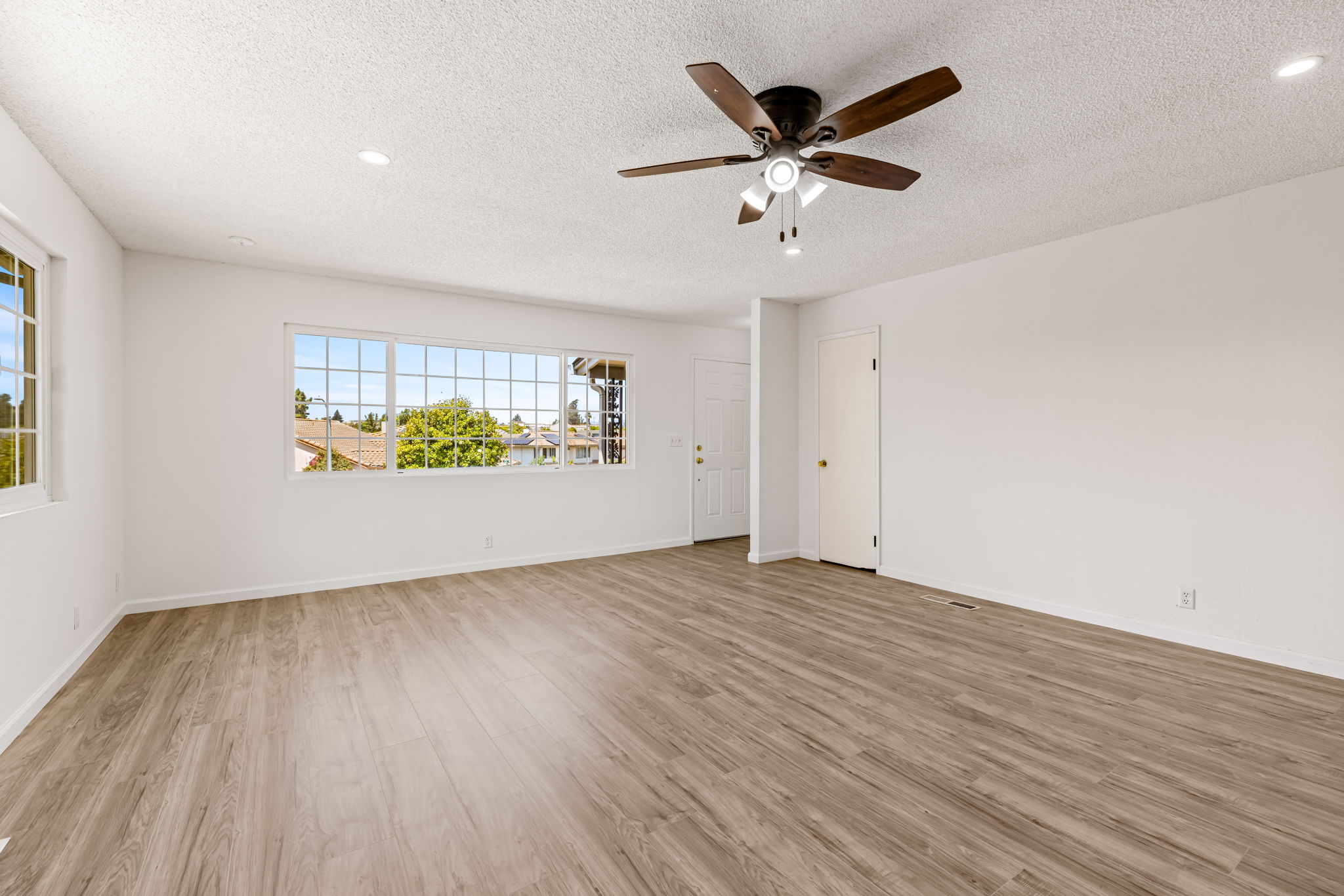 Watsonville, California, 95076, United States, 3 Bedrooms Bedrooms, ,2 BathroomsBathrooms,Residential,For Sale,1976793