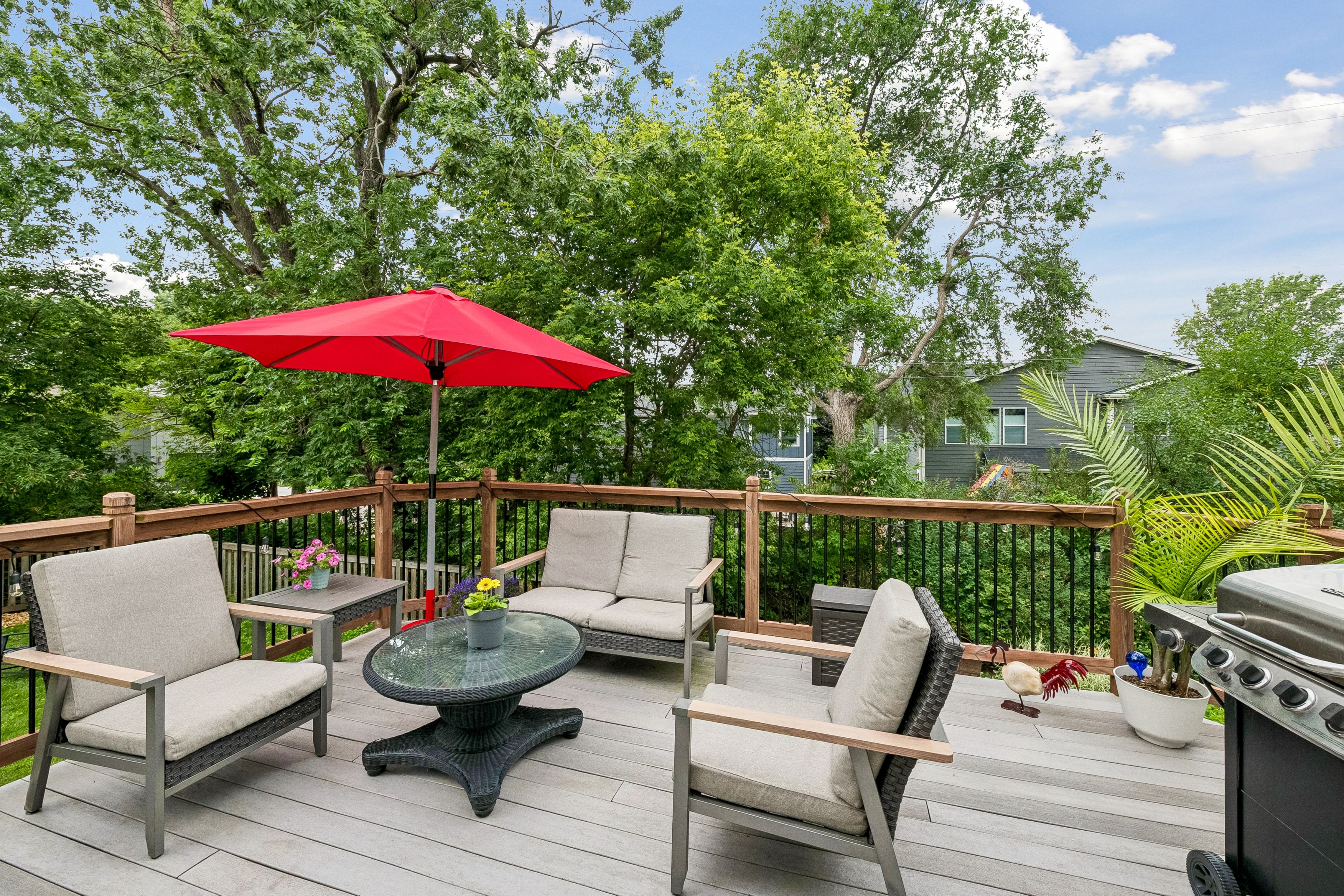  Beautifully Renovated in Coveted Chowen Park - 物件實景