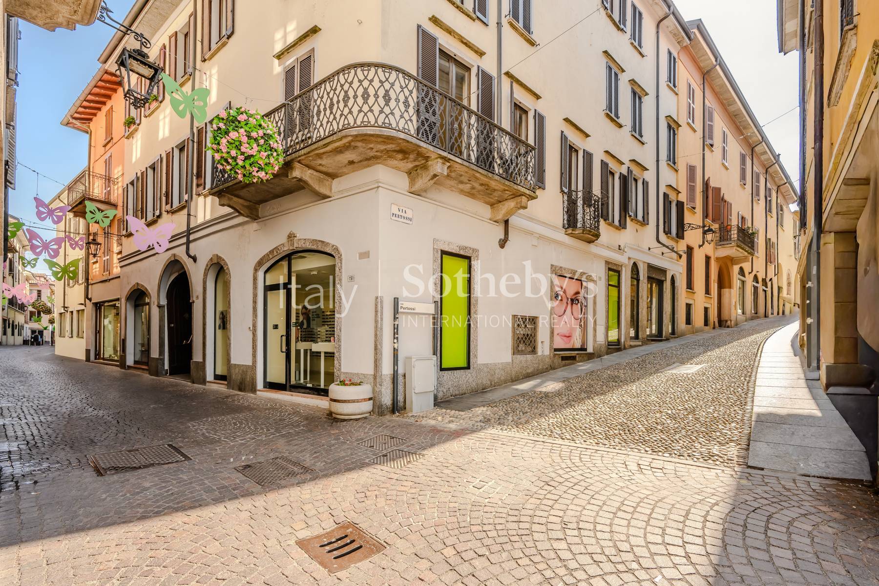  Charming Early 1900s Palazzo in prime lakefront position - 物件實景