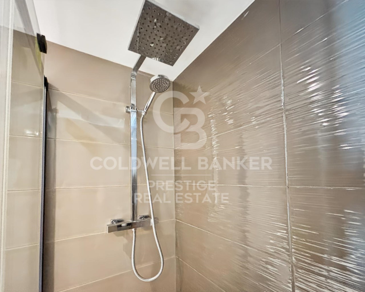 Barcelona, Catalonia, ES, 4 Bedrooms Bedrooms, ,3 BathroomsBathrooms,Residential,For Sale,1804639