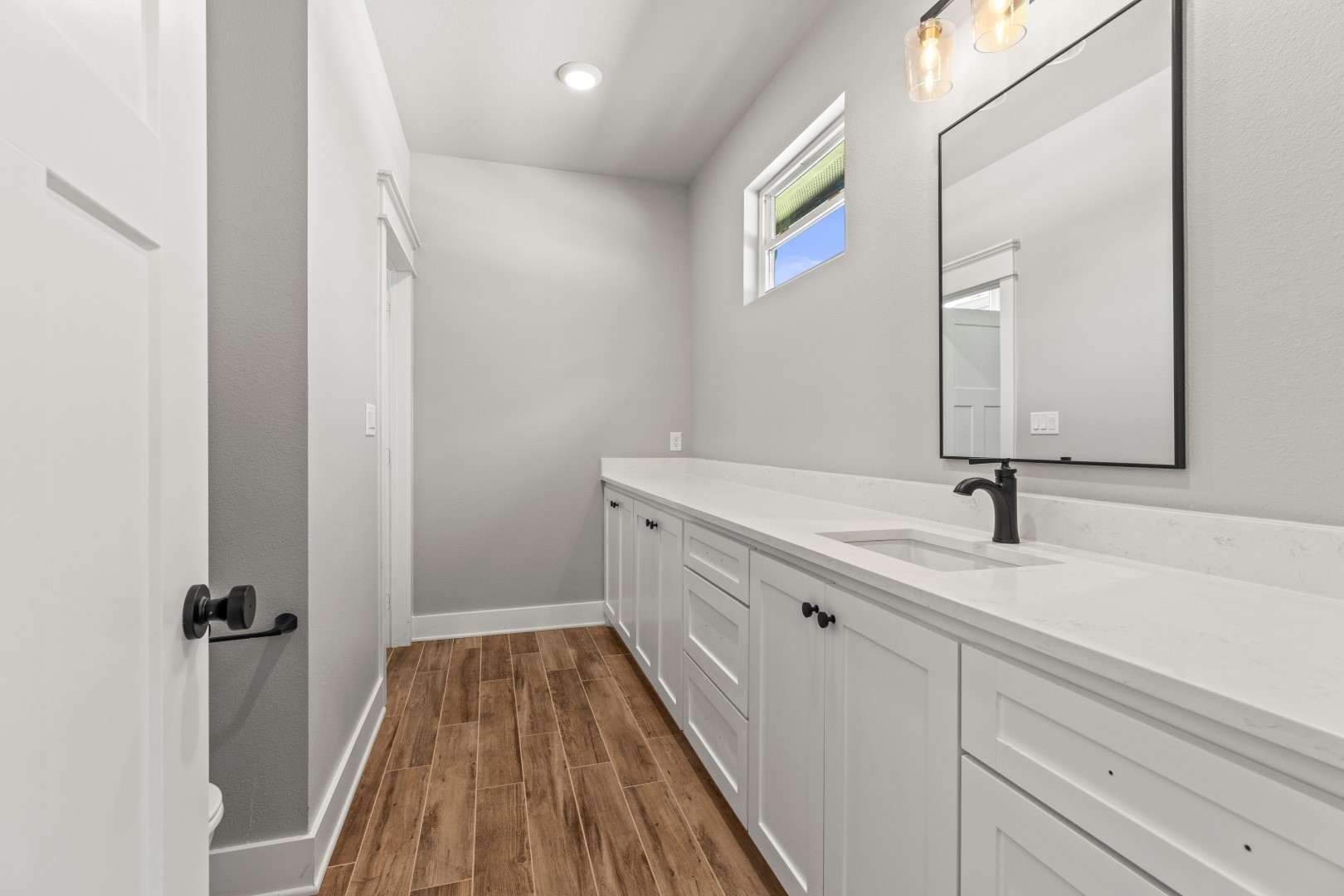 Tyler, Texas, 75706, United States, 4 Bedrooms Bedrooms, ,3 BathroomsBathrooms,Residential,For Sale,1983629