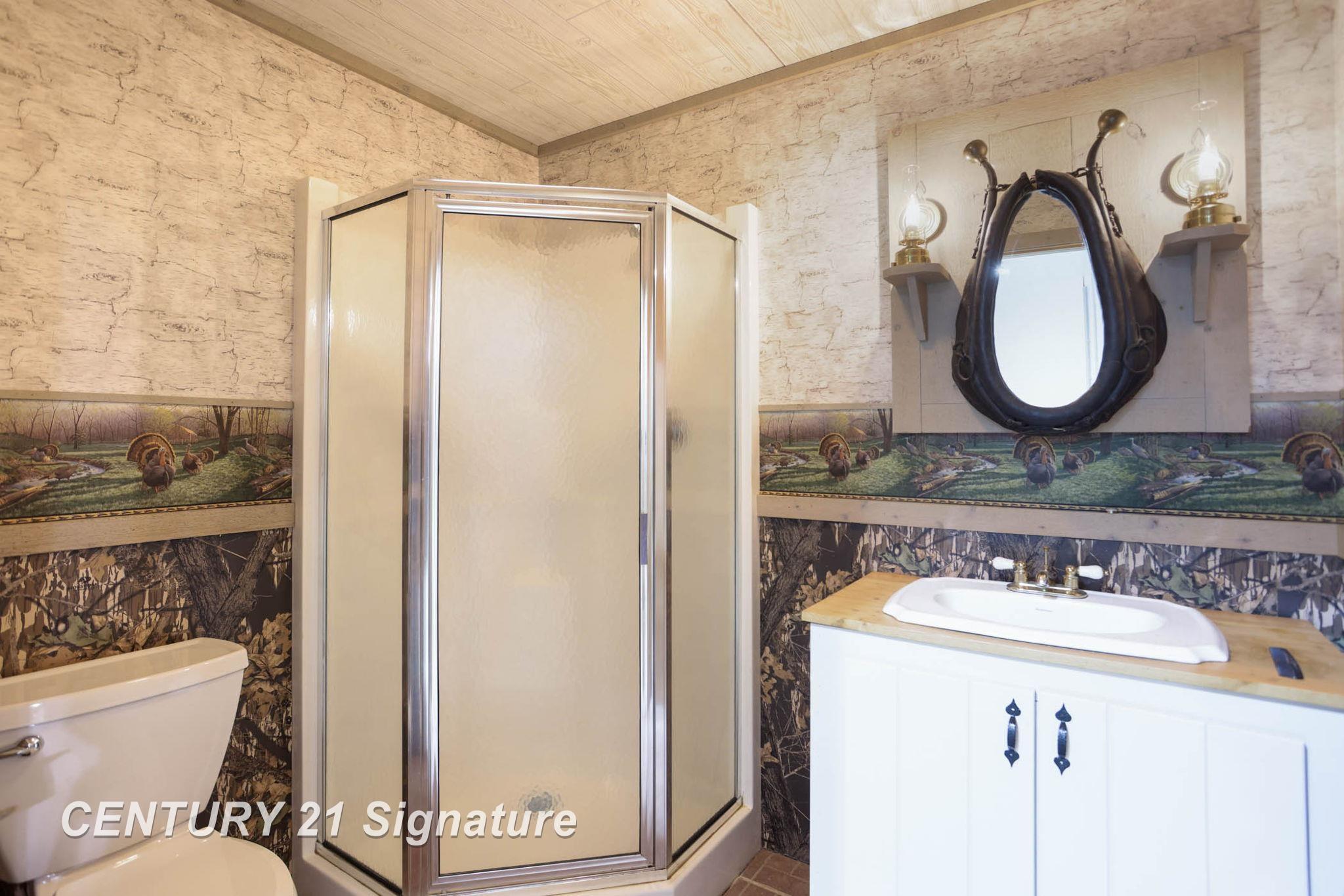 Hemlock, Michigan, 48626, United States, 6 Bedrooms Bedrooms, ,5 BathroomsBathrooms,Residential,For Sale,1984080