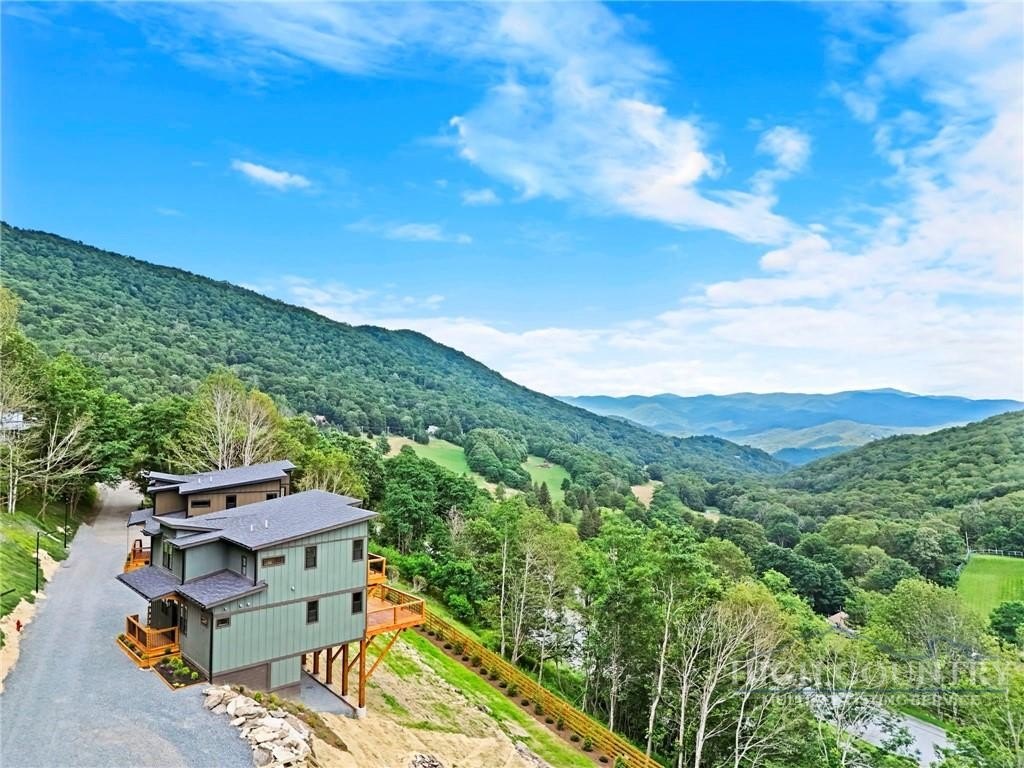 Seven Devils, North Carolina, 28604, United States, 2 Bedrooms Bedrooms, ,3 BathroomsBathrooms,Residential,For Sale,2020628