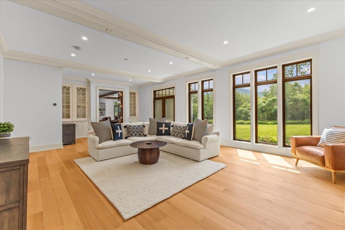 Stowe, Vermont, 05672, United States, 5 Bedrooms Bedrooms, ,7 BathroomsBathrooms,Residential,For Sale,1875535