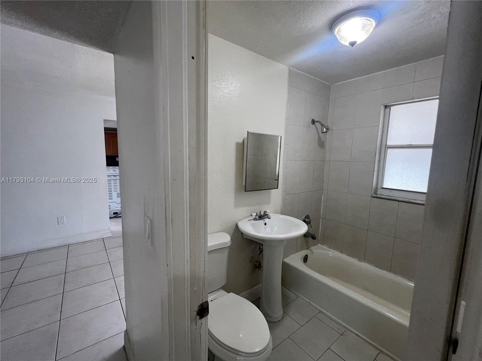 Miami, Florida, 33165, United States, 4 Bedrooms Bedrooms, ,2 BathroomsBathrooms,Residential,For Sale,1936864