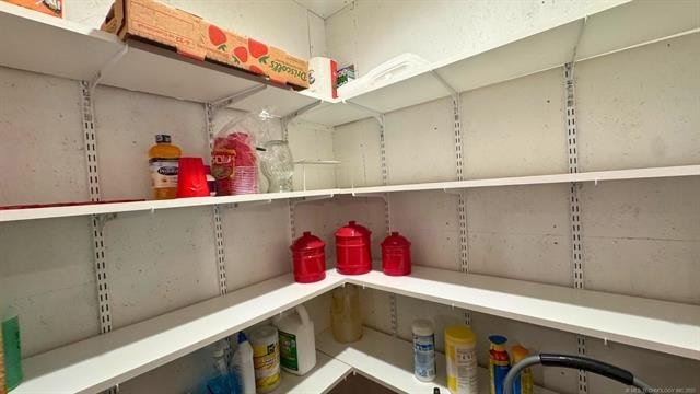 Hodgen, Oklahoma, 74939, United States, 4 Bedrooms Bedrooms, ,3 BathroomsBathrooms,Residential,For Sale,1979733