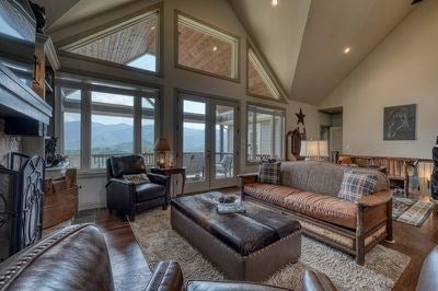 Hiawassee, Georgia, 30546, United States, 3 Bedrooms Bedrooms, ,4 BathroomsBathrooms,Residential,For Sale,1933523