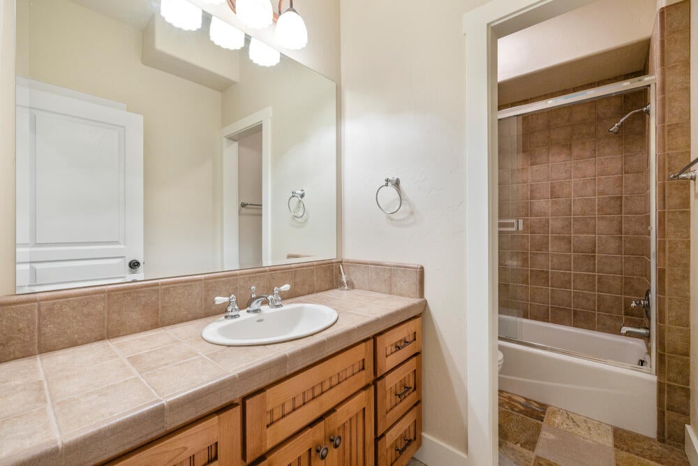 Klamath Falls, Oregon, 97601, United States, 4 Bedrooms Bedrooms, ,3 BathroomsBathrooms,Residential,For Sale,1987766