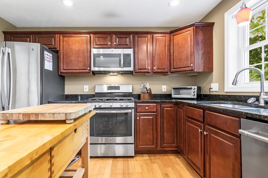 Haverhill, Massachusetts, 01830, United States, 3 Bedrooms Bedrooms, ,3 BathroomsBathrooms,Residential,For Sale,2048419