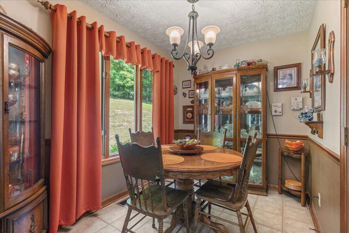 Riceville, Tennessee, 37370, United States, 3 Bedrooms Bedrooms, ,2 BathroomsBathrooms,Residential,For Sale,2048518