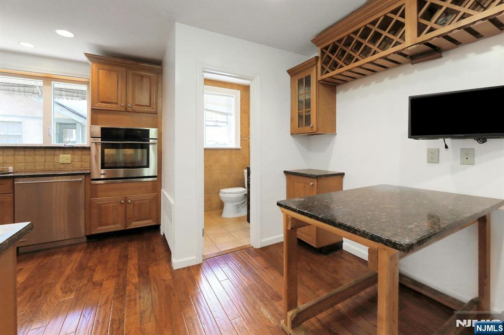 Leonia, New Jersey, 07605, United States, 5 Bedrooms Bedrooms, ,4 BathroomsBathrooms,Residential,For Sale,1934270