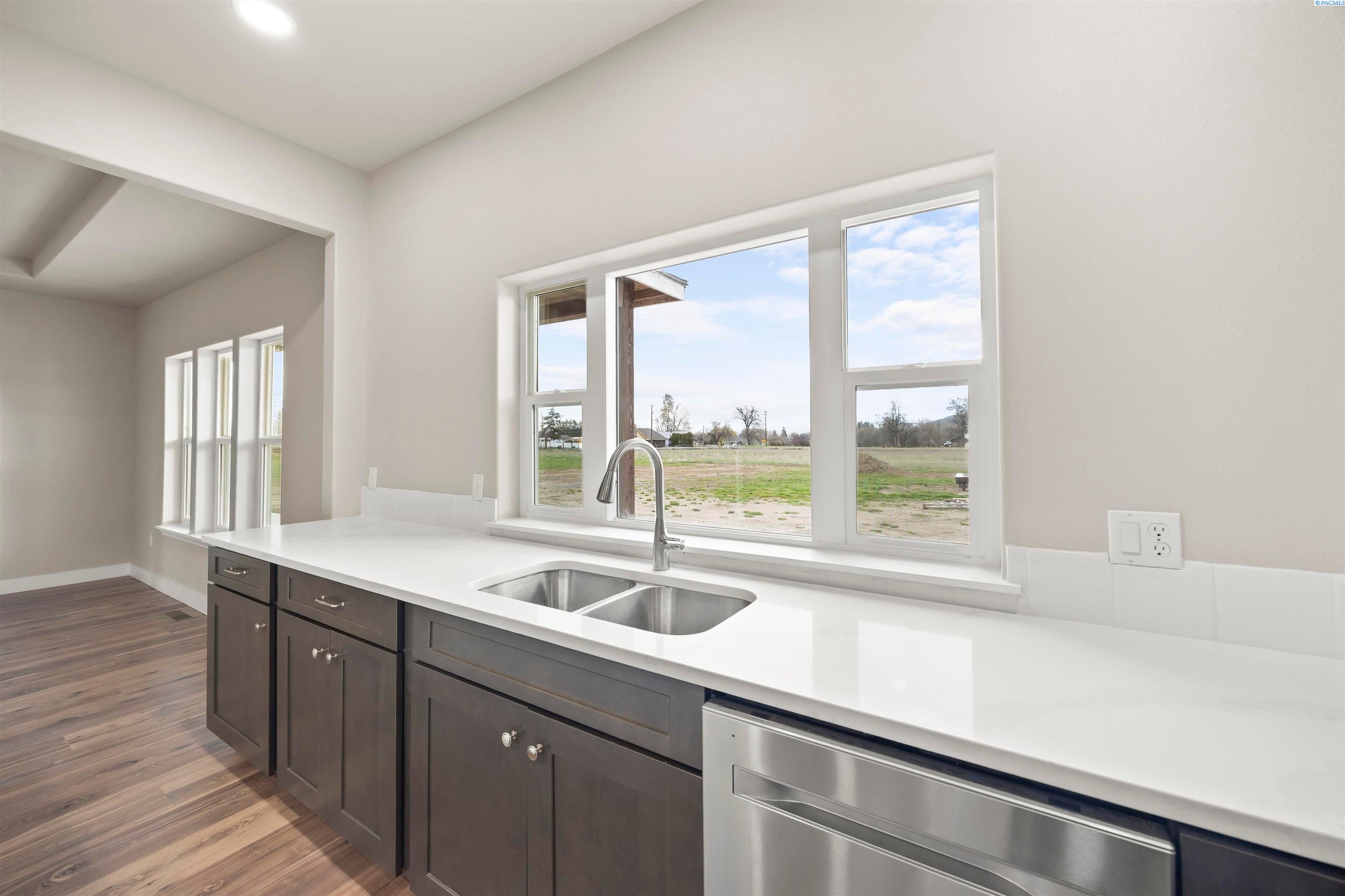 Prosser, Washington, 99350, United States, 3 Bedrooms Bedrooms, ,2 BathroomsBathrooms,Residential,For Sale,2027439