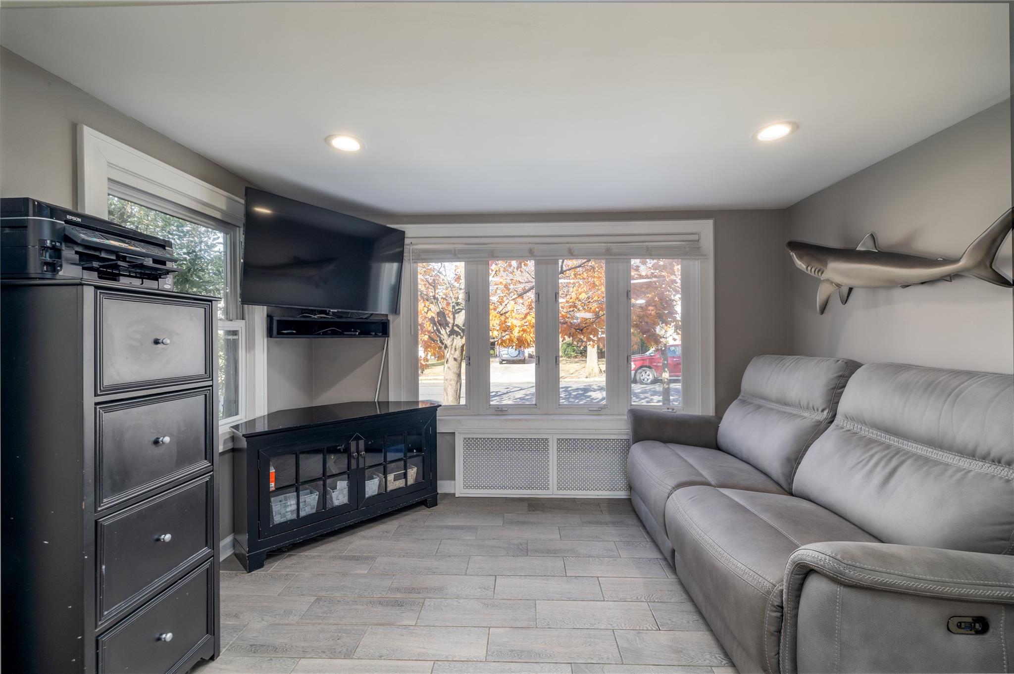 Malverne, New York, 11565, United States, 3 Bedrooms Bedrooms, ,2 BathroomsBathrooms,Residential,For Sale,1874917