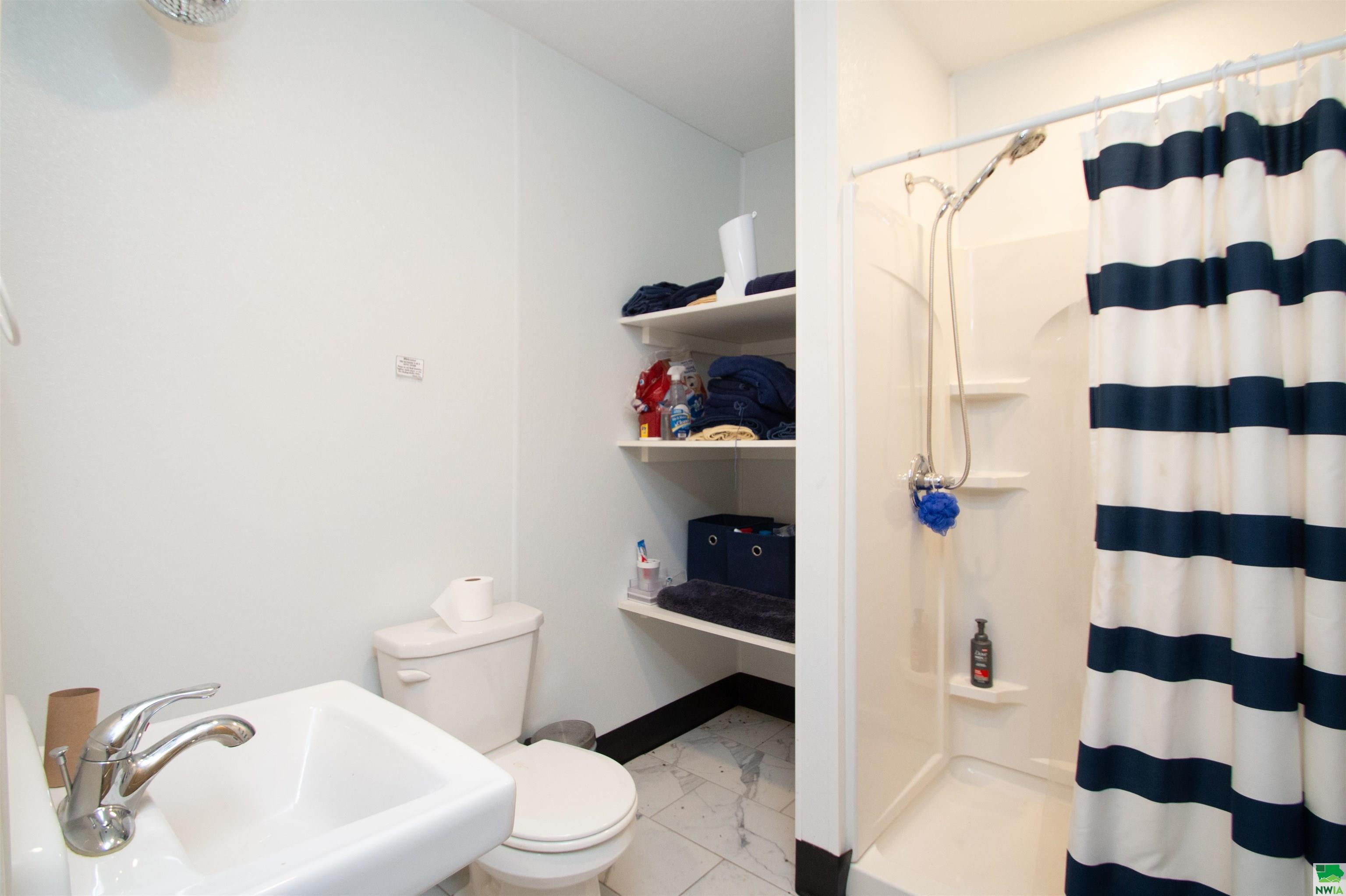 Sioux City, Iowa, 51103, United States, 5 Bedrooms Bedrooms, ,3 BathroomsBathrooms,Residential,For Sale,1824079